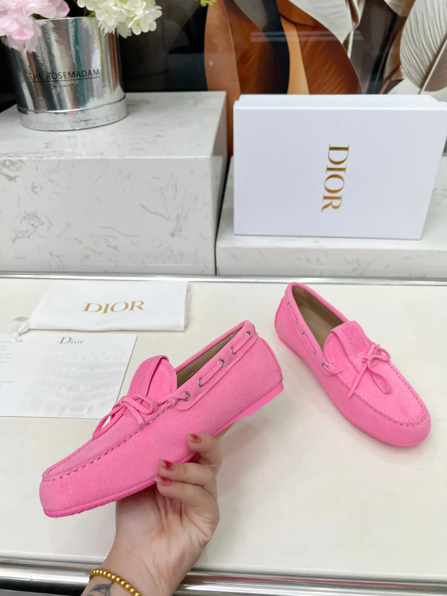 👟👟Ex-factory price 500👟👟 Dior's new spring and summer ultra-light jelly series loafers are brand new. The layout strives to create fashionable classic items. New products created at the first substantial show of Paris Fashion Week. The inspiration is cleverly combined by the D chief designer on the perfect shoe shape. Paired with brand buckles, it is even more fashionable! Original version, perfect and exquisite workmanship!  ✔️Upper: original fabric ✔️Inner lining: imported sheepskin lining ✔️Sole: original outsole ✔️Size: #35-41 (40 41 customized items are not returnable)